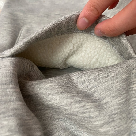 Uniqlo Heattech Gray Sweatpants - Picture 5 of 8